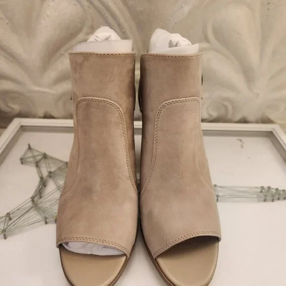 Vince Camuto Grey Leather " Bernida" Peep toe Heeled Sandals. NIB. Size Various - Picture 4 of 11